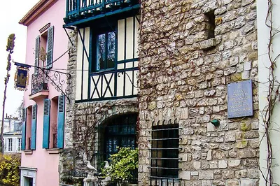 Discover Bohemian Paris: Montmartre Private Walking Tour