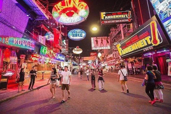 Pattaya's Electrifying Nightlife: A Tuk-Tuk Bar Crawl Adventure
