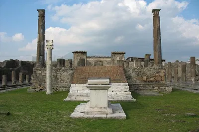 Pompeii Private Tour: Step Back in Time with Ada!