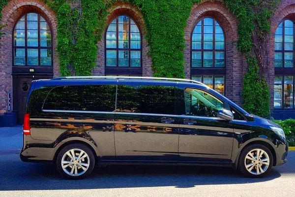 Luxury Stockholm Airport Transfer: Arrive in Style!