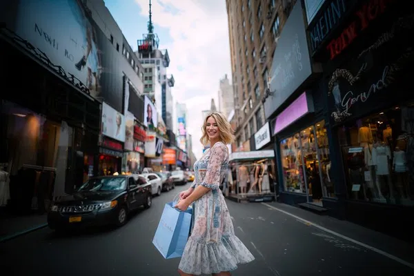 Unleash Your Style: NYC Fashion Tour with a Pro Stylist!
