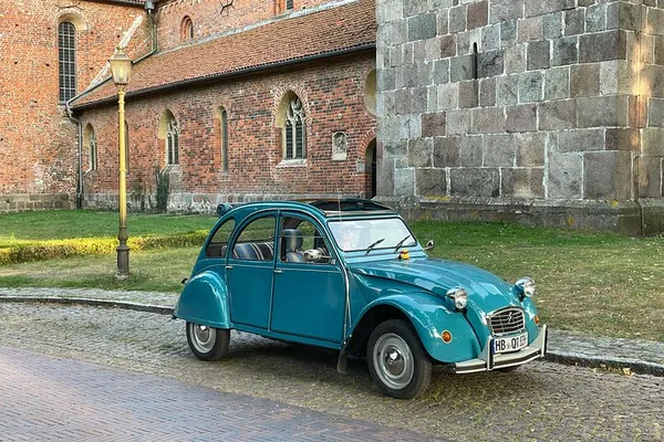 Bremen's Bygone Beauty: A Vintage Car Excursion Through Time