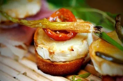 Savor Madrid: Private Tapas & Wine Tour in Las Letras