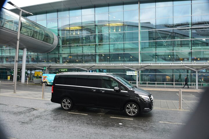 Effortless Dublin to Kinsale Transfers: Experience Premium Comfort