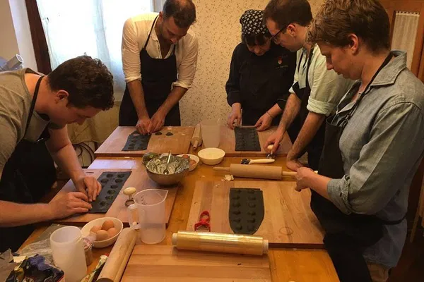 Florence Pasta Class: Cook & Eat Local!