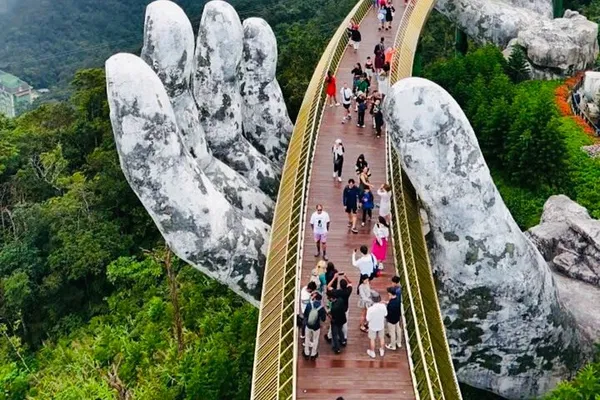 Golden Bridge & Ba Na Hills: A Da Nang Day Trip from Port