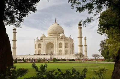 Agra & Fatehpur Sikri: A Whirlwind Rail Adventure from Delhi
