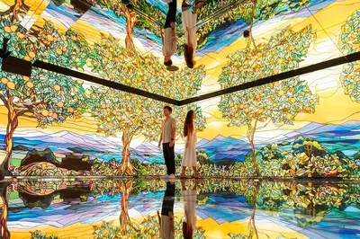 White Rabbit Barcelona: Art, VR & Fun!