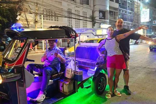 Bangkok by TukTuk: A Night Food & Temple Adventure