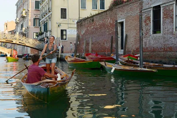 Venice: Learn to Row in the Canals like a Local!