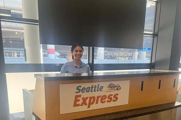 Effortless Cruise Transfers: SeaTac to Seattle Piers 66 & 91