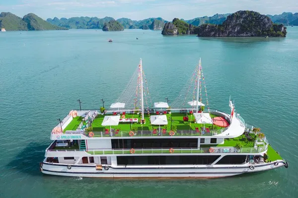 Halong Bay Luxury: Cruise, Cave & Coastal Wonders Await!