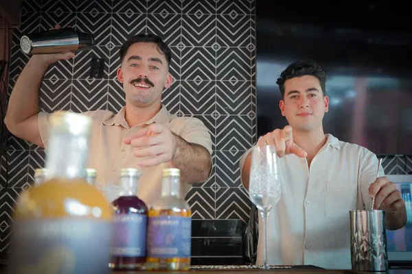 Charleston's Cocktail Cabana: Sip Prohibition History with Tommy 'Alchemy'!