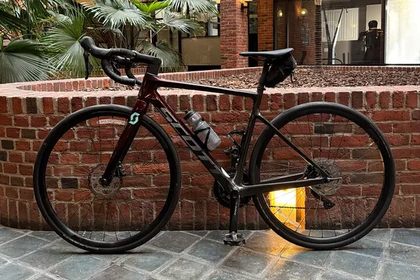 Boston High-End Road Bike Rental: Explore on Two Wheels!