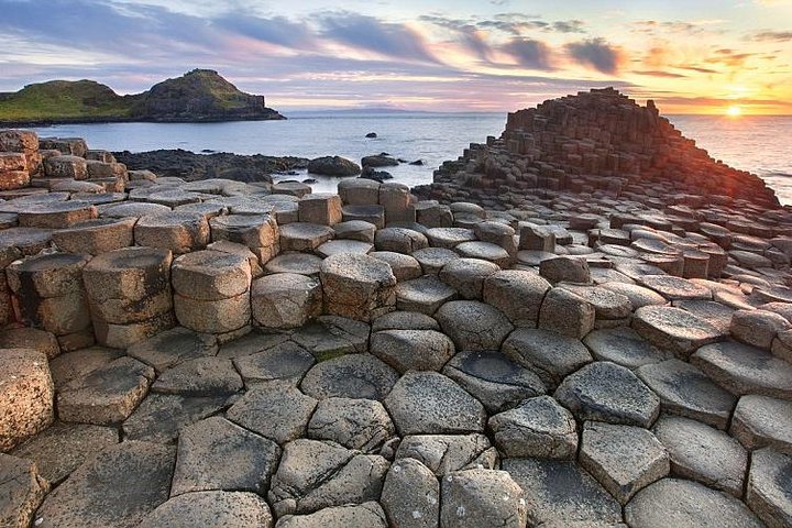 Luxury Giants Causeway & Belfast Tour: A Coastal Adventure