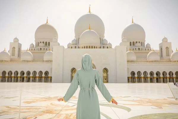 Abu Dhabi Grand Tour: Mosque, Palace & Michelin Lunch from Dubai