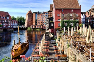 Savor Hamburg: A Culinary & Historical Old Town Adventure