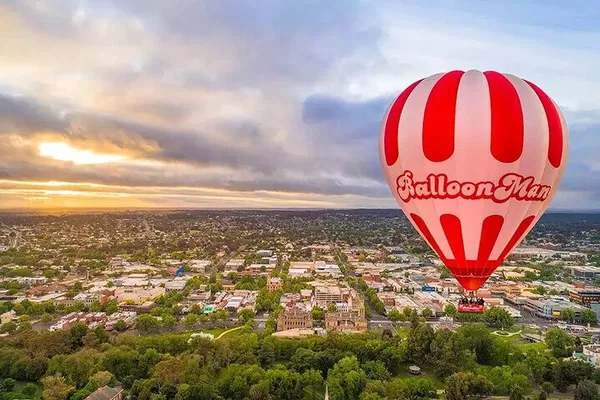 Bendigo Balloon Flight: Sunrise Views & Champagne Breakfast