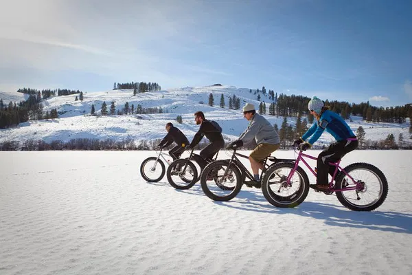 Conquer Mount Royal: Fat E-Bike Winter Adventure!