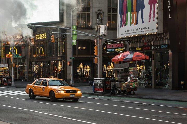 Uncover NYC's Alien Secrets: Men in Black Movie Location Tour