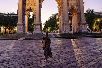 Milan Photoshoot: Capture Elegance at Arco della Pace