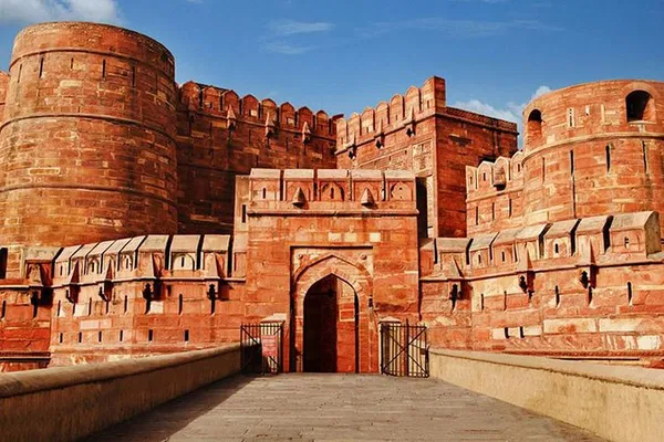 Agra Fort Unveiled: Skip the Line & Step Back in Time!