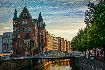 Hannover to Hamburg: Private Sightseeing Transfer