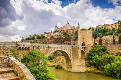 Discover Toledo: A Tapas, Wine, and History-Filled Day Trip