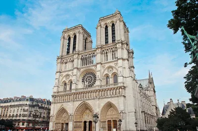 Uncover Paris's Secrets: A Historical Walking Adventure