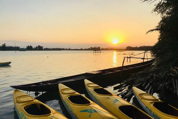 Sunset Paddle: Hoi An's Enchanting Lantern Glow