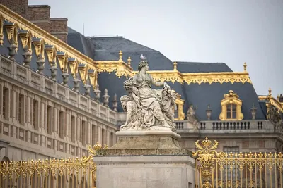 Paris & Versailles: A Vintage Car Dream Tour