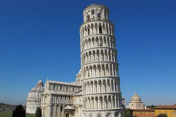 Tuscany Escape: Private Pisa, Lucca & Winery Tour from Livorno