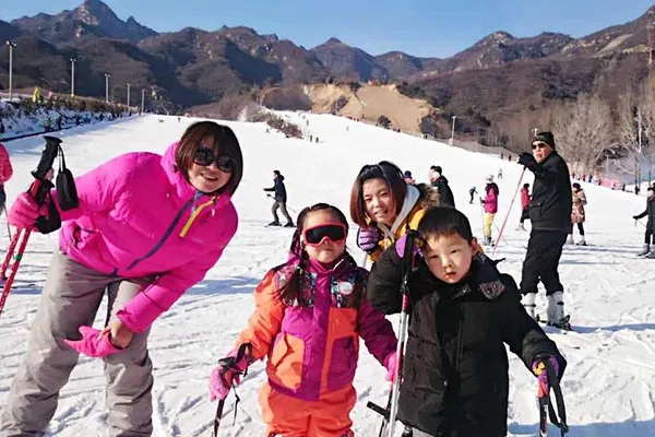 Winter Thrills: Skiing Huaibei & Great Wall Adventure