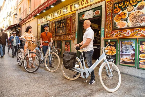 Vintage Bike & Tapas: Madrid's Historical Ride & Culinary Delights