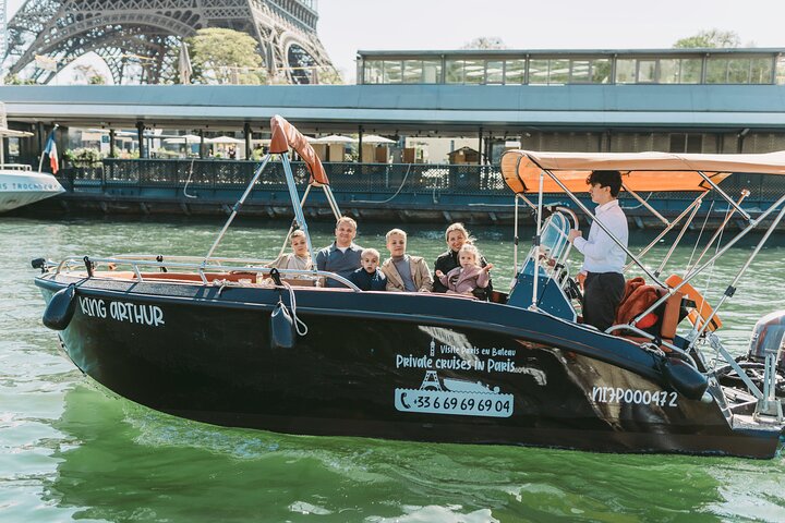 Paris Seine River Private Boat Tour: Top Sights!