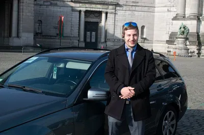 Stress-Free Brussels Transfer: CRL Airport to City Comfort