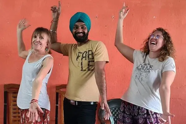 Spice Up Your Jaipur Trip: Bollywood Dance Class with Easy Transport!