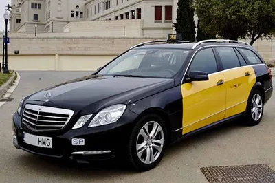 Stress-Free Barcelona Arrival: Private Airport Transfer Awaits!