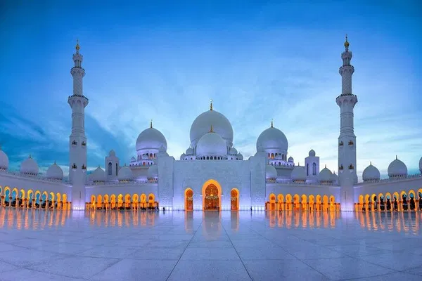 Discover Abu Dhabi: A Personalized Cultural & Modern Adventure