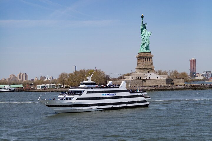 NYC Lunch Cruise: Savor Iconic Views & Delicious Bites!