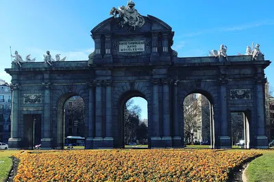 Unveiling Madrid's Splendor: A Personalized Luxury Car Tour