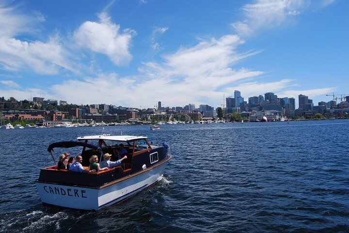 Seattle's BYOB Lake Union Cruise: Floating Homes & Seaplane Spectacle!