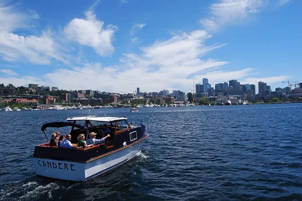 Seattle's BYOB Lake Union Cruise: Floating Homes & Seaplane Spectacle!