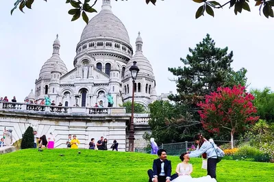 Paris Walking Tour: See Top Landmarks & Hidden Gems