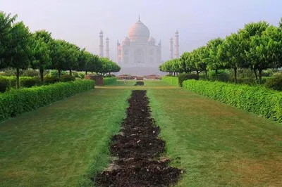 Sunrise Spectacle: Taj Mahal, Agra Fort & Fatehpur Sikri Private Tour