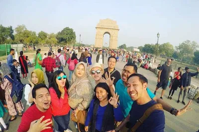 Discover Delhi's Majesty: An Immersive City Tour with Local Insights