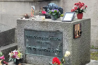 Unveiling Paris's Père Lachaise: A Private Journey Through History & Art