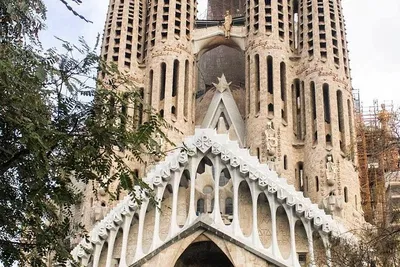 Unveiling Gaudí's Genius: Sagrada Familia Immersive Guided Tour