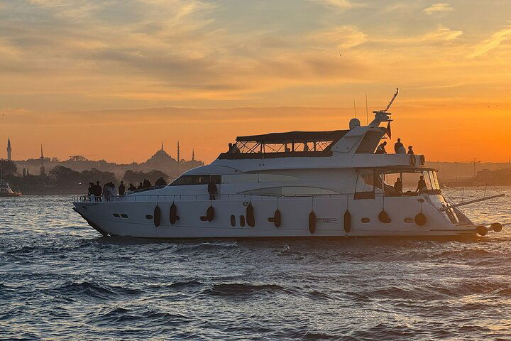 Istanbul Bosphorus Sunset Cruise: Luxury Views & Treats