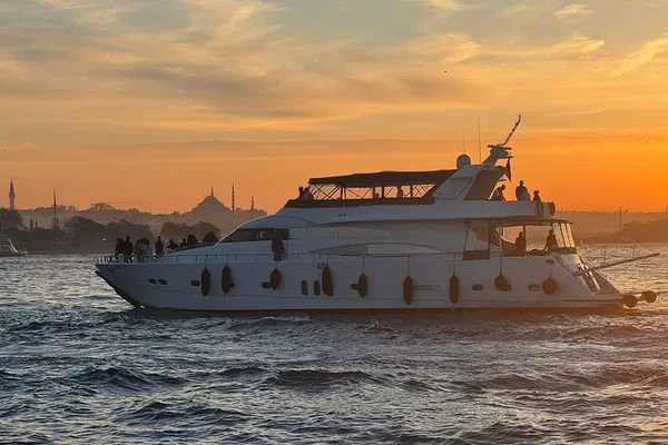 Istanbul Bosphorus Sunset Cruise: Luxury Views & Treats